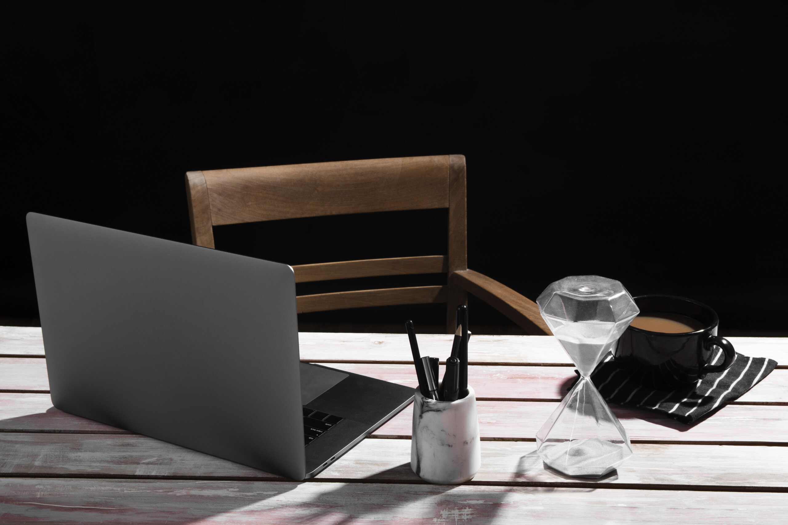 front-view-desk-concept-wooden-table front-view-desk-concept-wooden-table
